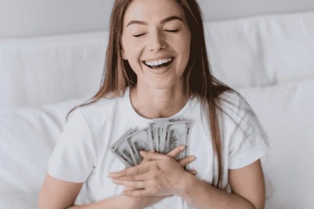 Top Factors that Affect Travel Nurse Salary title 450x300