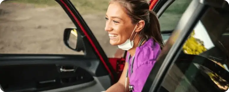 Travel nurse with clinical experience arriving at new location for assignment