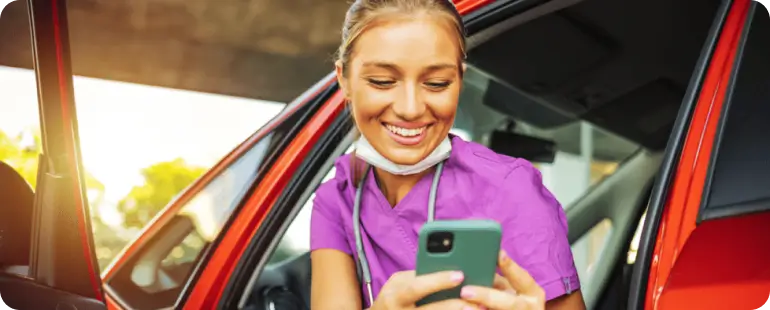 Travel nurse managing assignments on the go using reliable travel nurse solutions